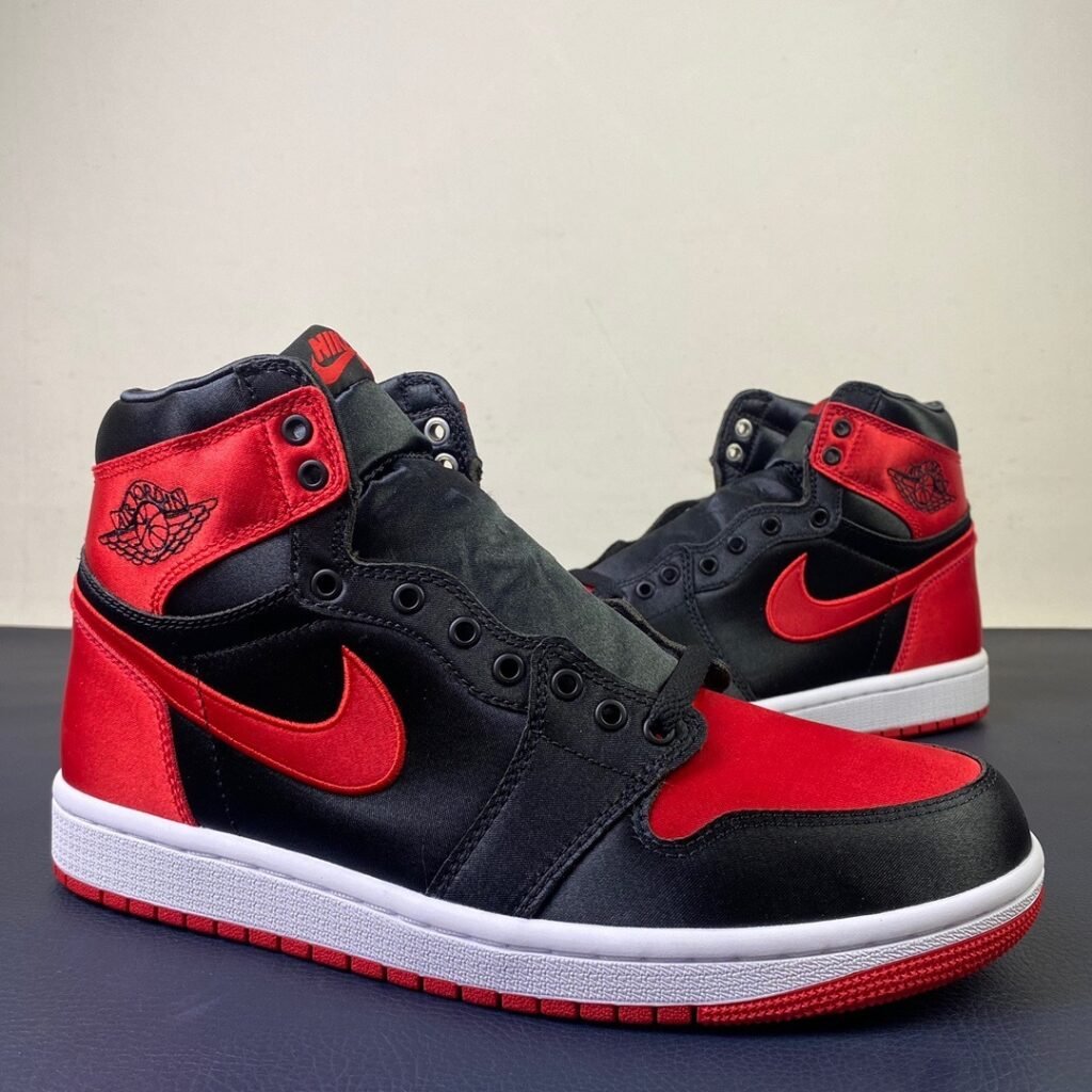 Air Jordan 1 High OG Satin Bred(36-47.5)