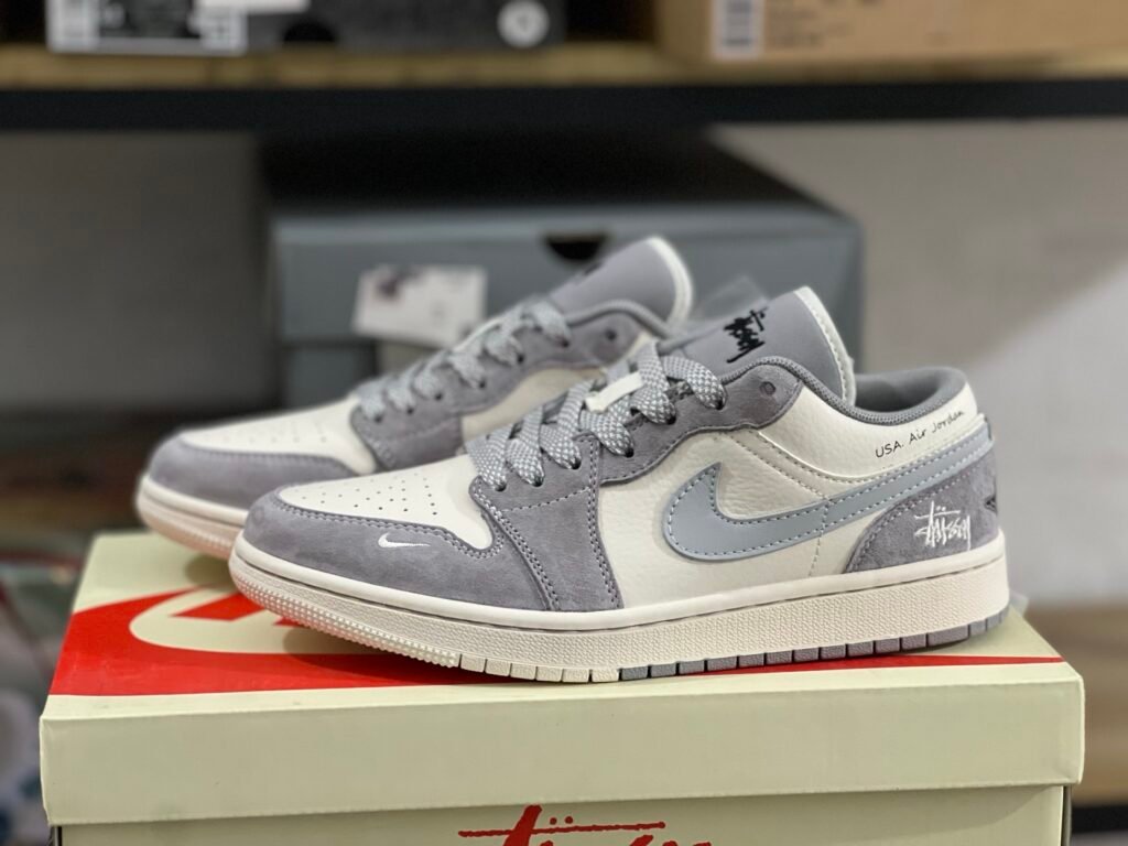 STUSSY X AIR JORDAN 1 LOW BEIGE/LIGHT GRAY/BLACK BEIGE/GRIS CLARINOIR(36-47.5)