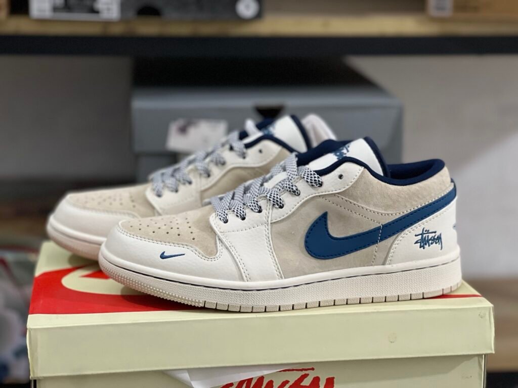 STUSSY X AIR JORDAN 1 LOW BEICE/BEIGE/ROYAL BLUE BEICE/BEIGE/BLEU ROYAL(36-47.5)