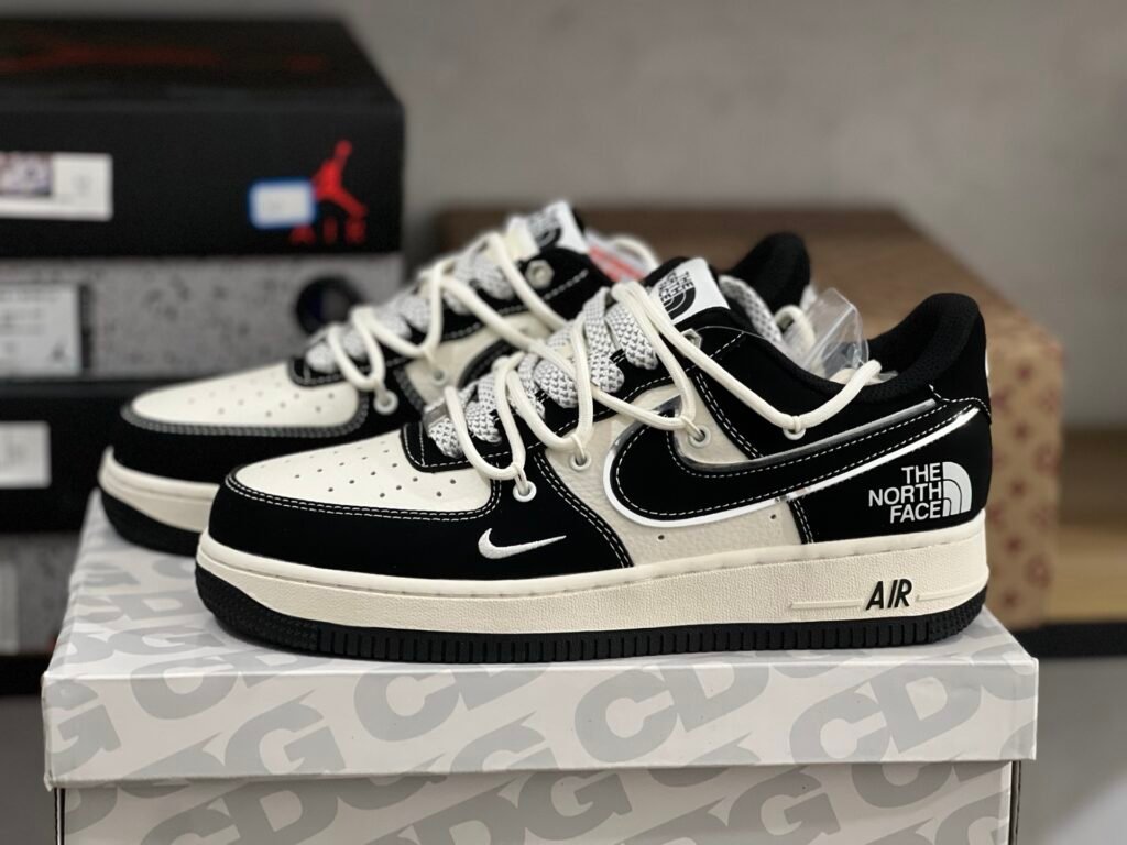 THE NORTH FACE   X AIR FORCE 1'07 LV8 BLACK/BEIGE NOIR/BEIGE(36-47.5)