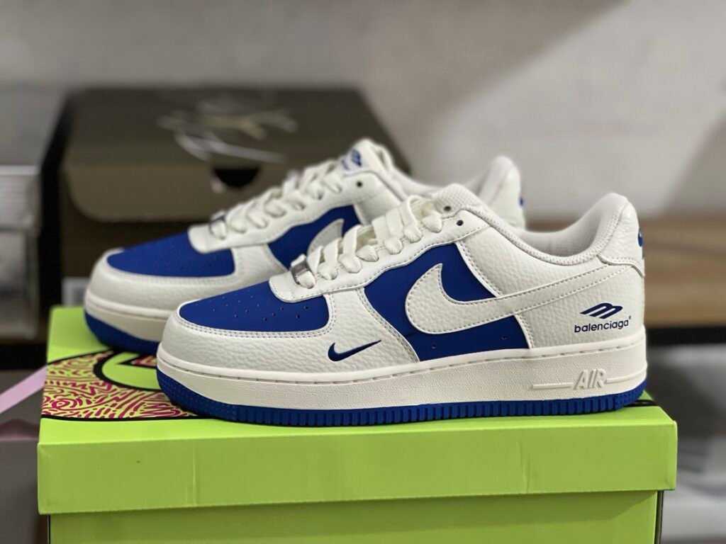 AIR FORCE 1 LOW RETRO WHITE/BLUE-WHITE BLANC/BLANC/NOIR(36-47.5)