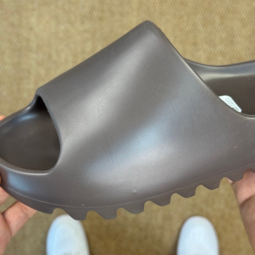Yeezy Slide Soot(37-48.5) - Image 2