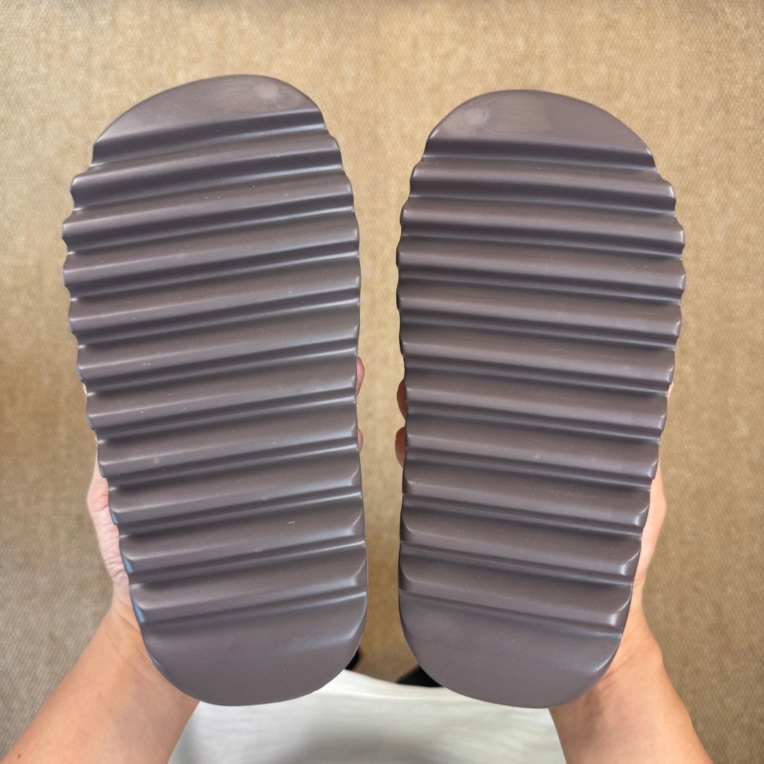 Yeezy Slide Soot(37-48.5) - Image 5