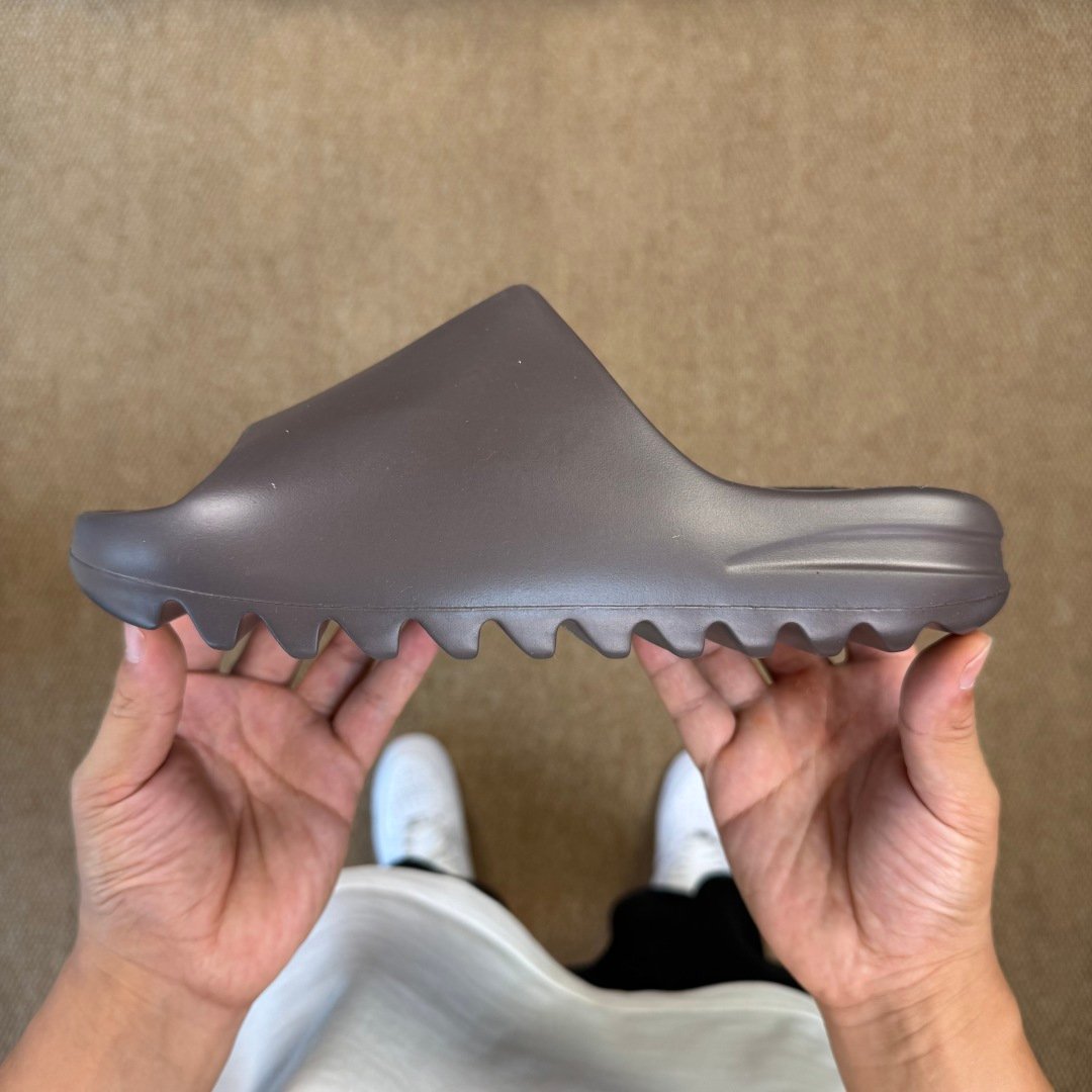 Yeezy Slide Soot(37-48.5) - Image 6