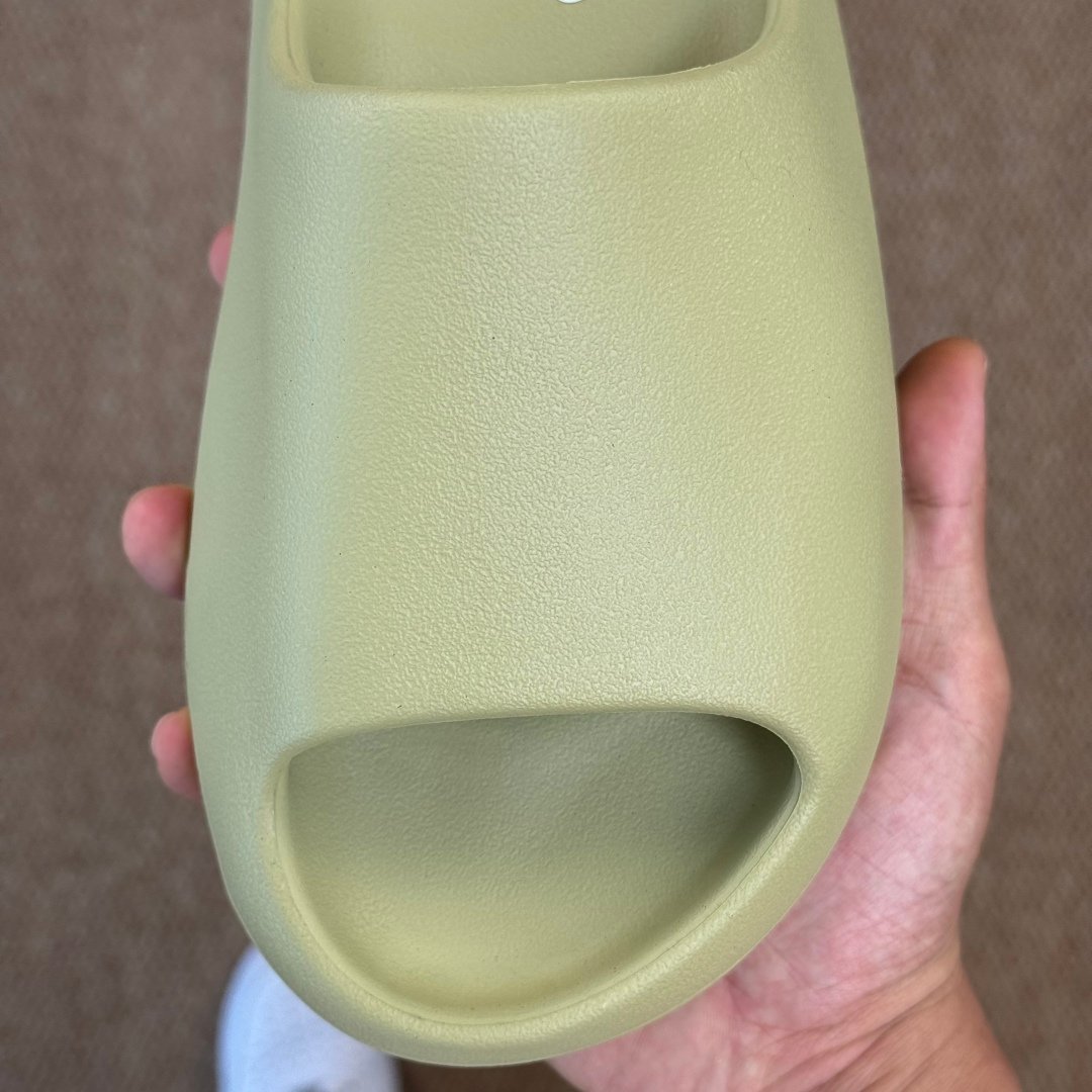 Yeezy Slide Glow Resin(37-48.5) - Image 2