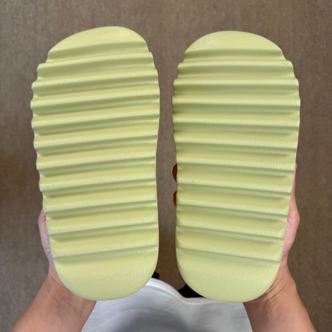 Yeezy Slide Glow Resin(37-48.5) - Image 4