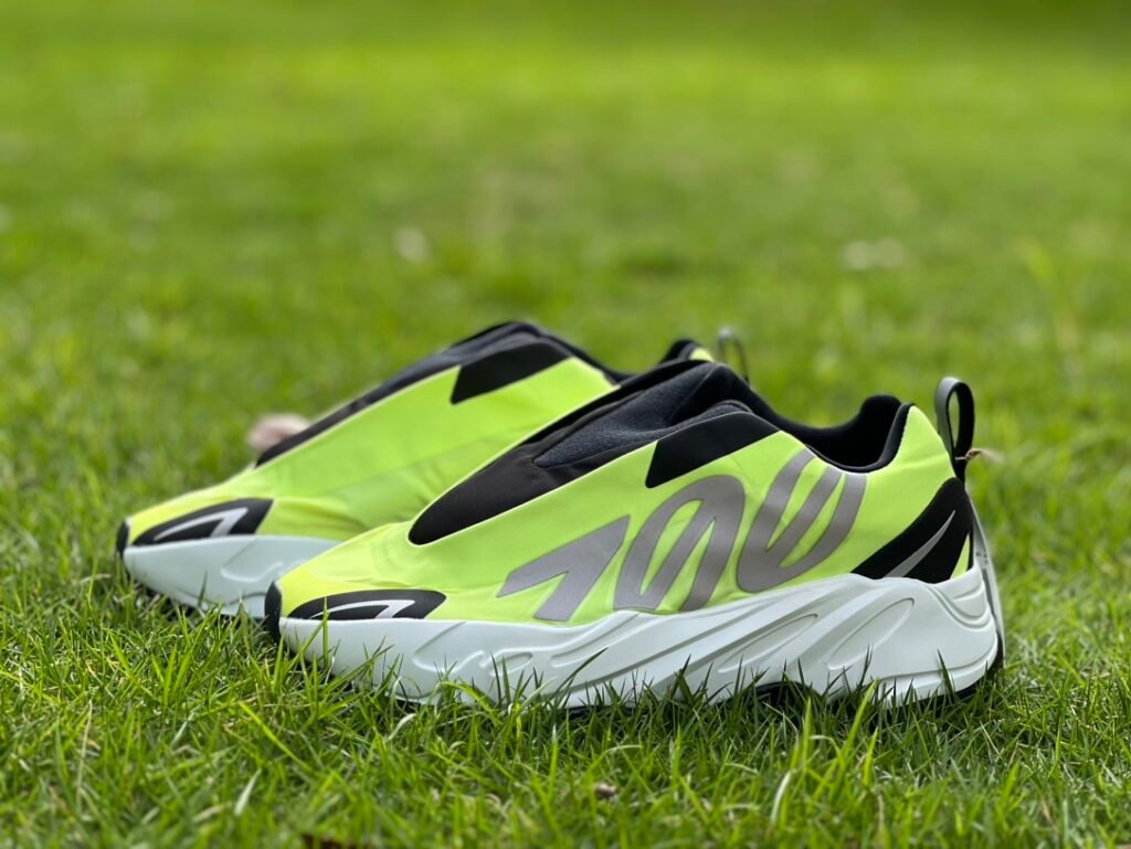Yeezy Boost 700 MNVN Laceless Phosphor