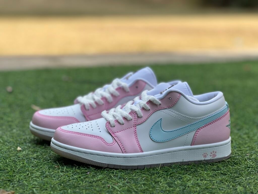 WMNS AIR JORDAN 1 LOW SE white powder blue cat scratch(35.5-46)